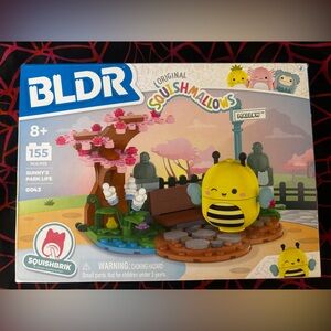 Squishmallows BLDR Park Playset with Yellow Bee